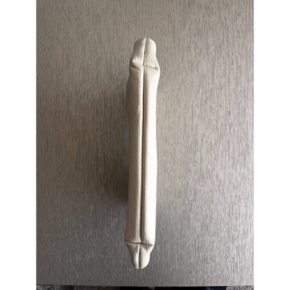 Cream Leather Women's Coin Wallet Used Zip Pockets Compact - Picture 7 of 7